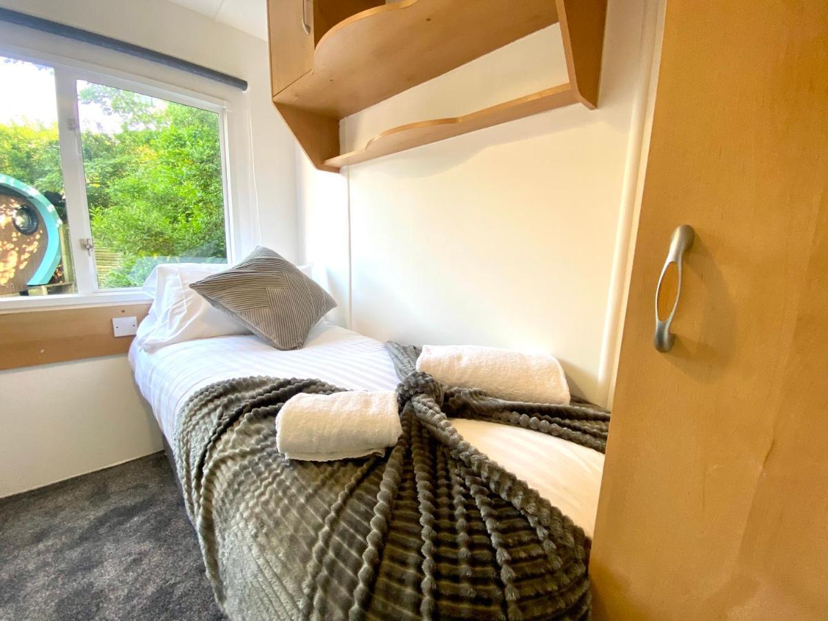 Elletson Park Wood Fired Hot Tubs, Caravans & Pods Pilling Exterior foto