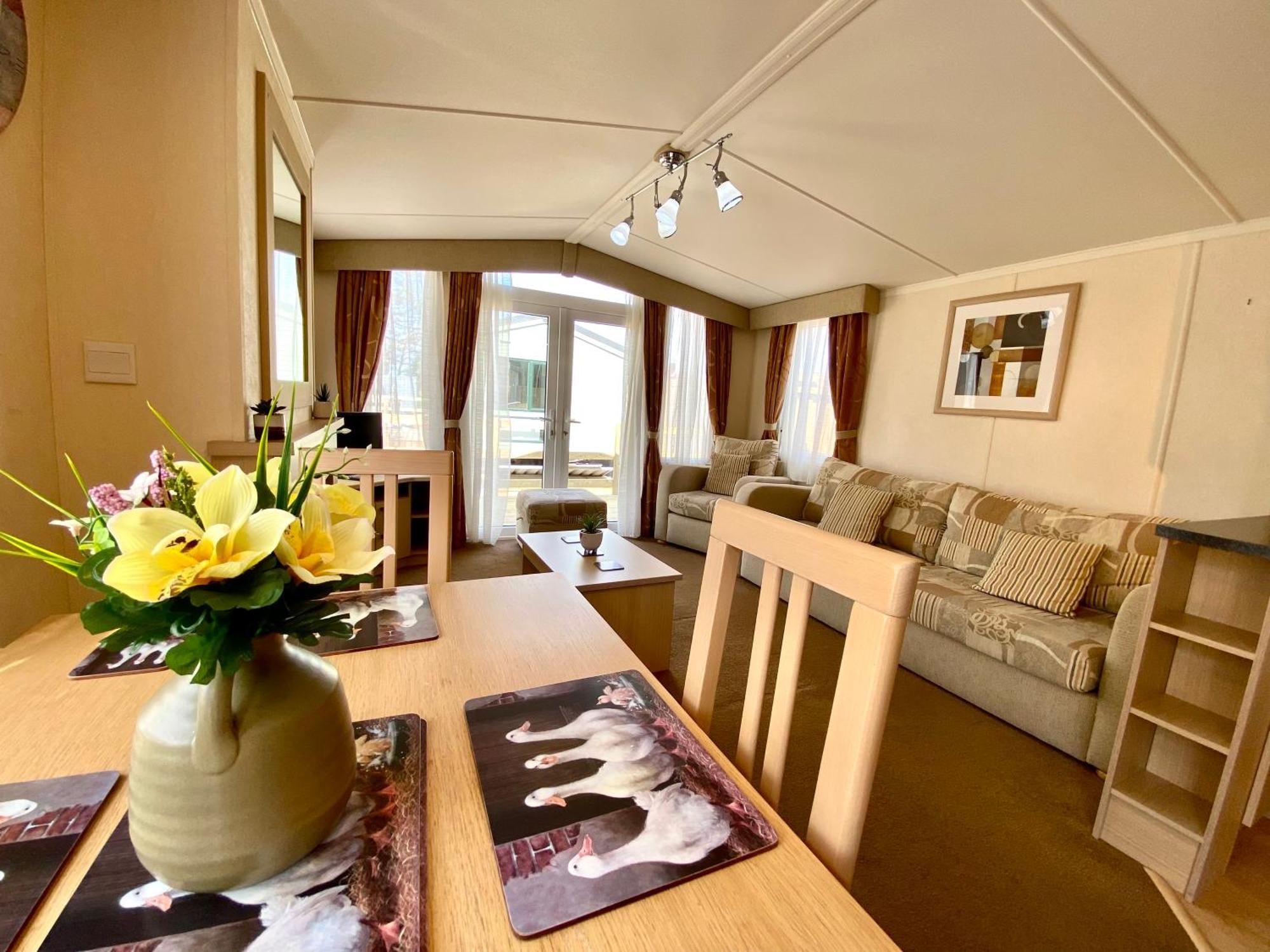 Elletson Park Wood Fired Hot Tubs, Caravans & Pods Pilling Exterior foto
